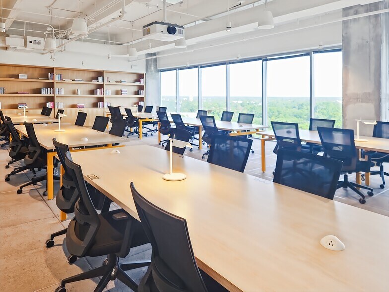 More Photos Of 1725 Hughes Landing Blvd, The Woodlands Coworking Space