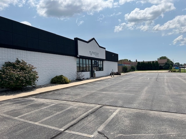 More Photos Of 920 N Westhill Blvd, Appleton Freestanding For Lease