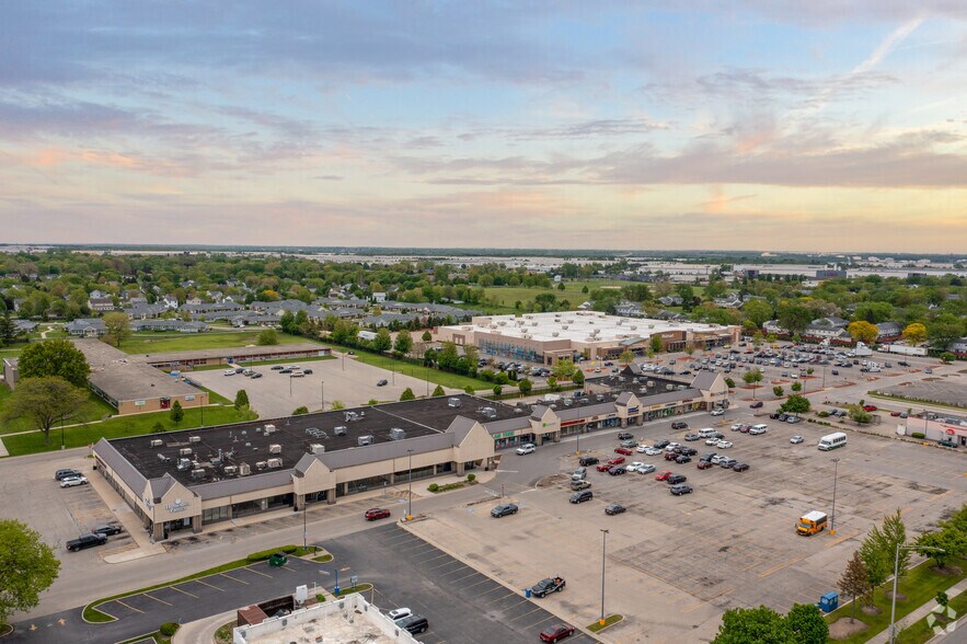 More Photos Of 100-200 S Bolingbrook Dr, Bolingbrook Unknown For Lease