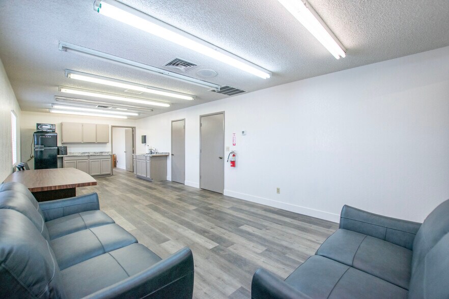 More Photos Of 519 W Western Ave, Avondale General Retail For Sale