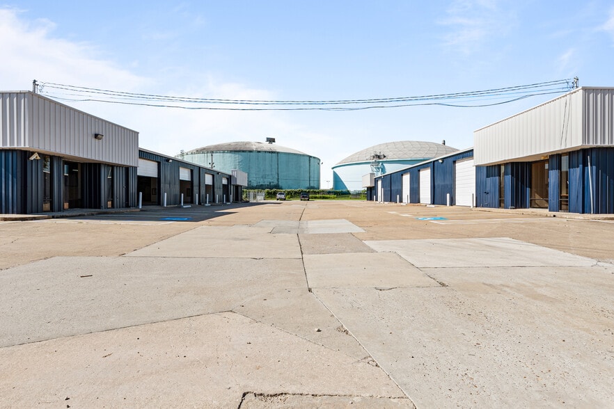 More Photos Of 1500 Brittmoore Rd, Houston Warehouse For Lease