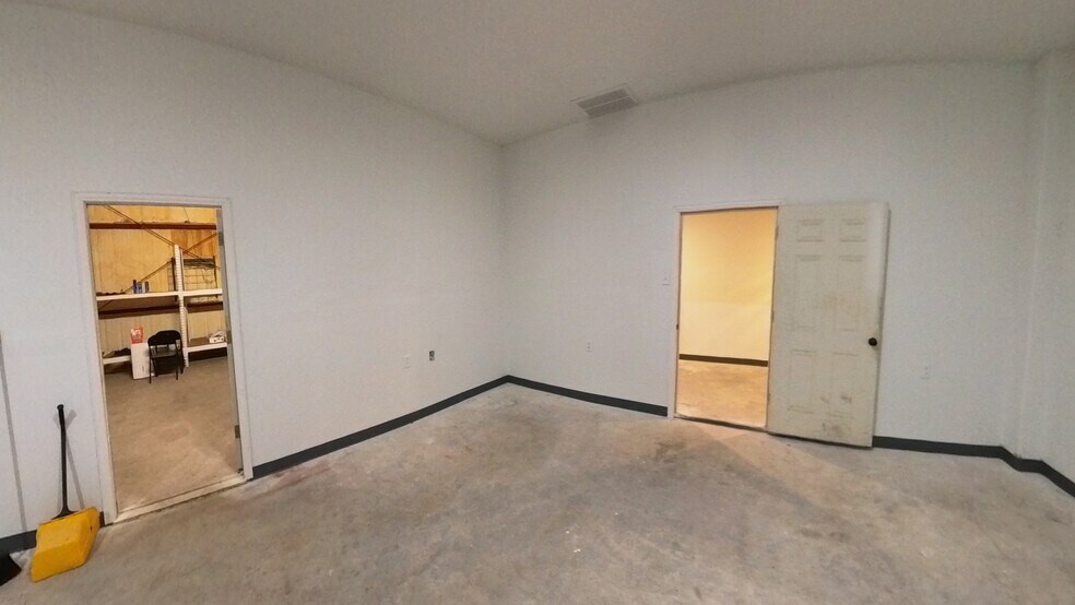 More Photos Of 3227 Cottonwood School Rd, Rosenberg Industrial For Lease