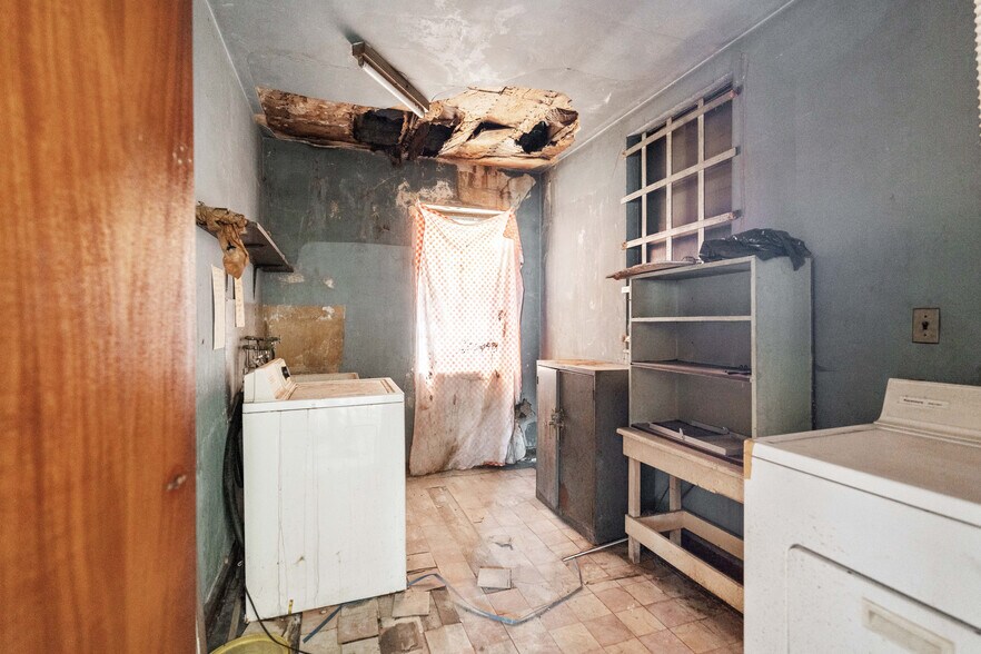 More Photos Of 1098 Duss Ave, Ambridge Restaurant For Sale