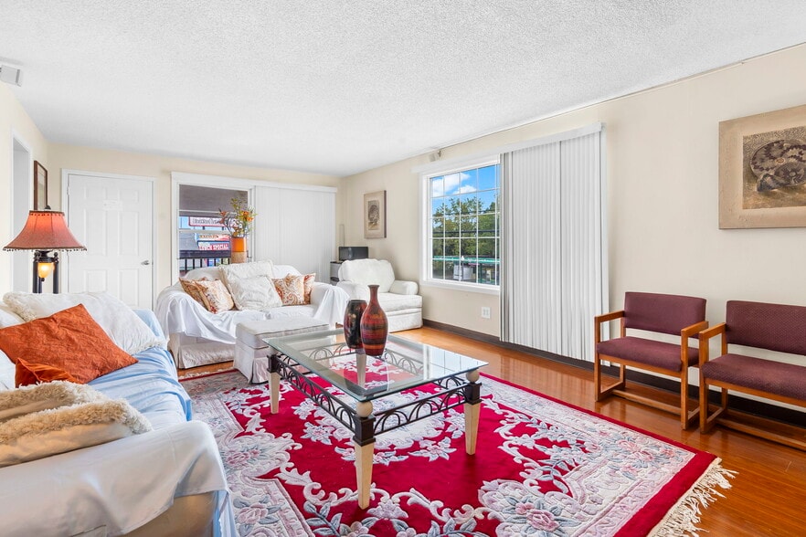 More Photos Of 1325 W Highway 76, Branson Hotel For Sale