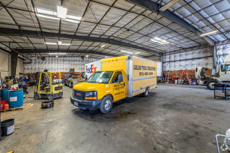 More Photos Of 2747 Oakland Ave, Garland Warehouse For Lease