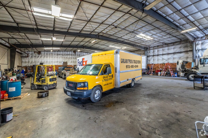 More Photos Of 2747 Oakland Ave, Garland Warehouse For Lease