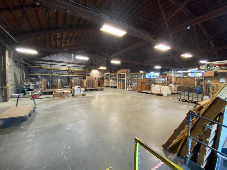 More Photos Of 2001 NW York St, Portland Industrial For Lease