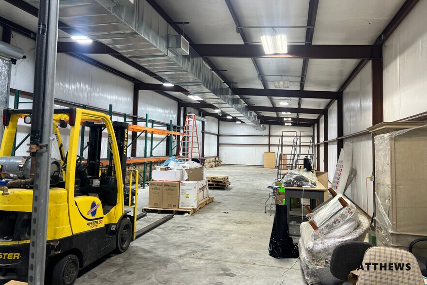 More Photos Of 2014 Airport Rd, Conroe Warehouse For Lease