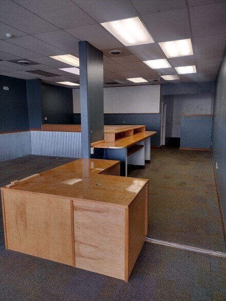 More Photos Of 16761 Saint Clair Ave, East Liverpool Unknown For Lease