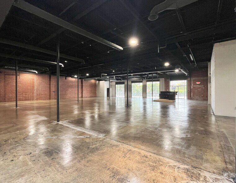 More Photos Of 812 Lambert Dr NE, Atlanta Research And Development For Lease