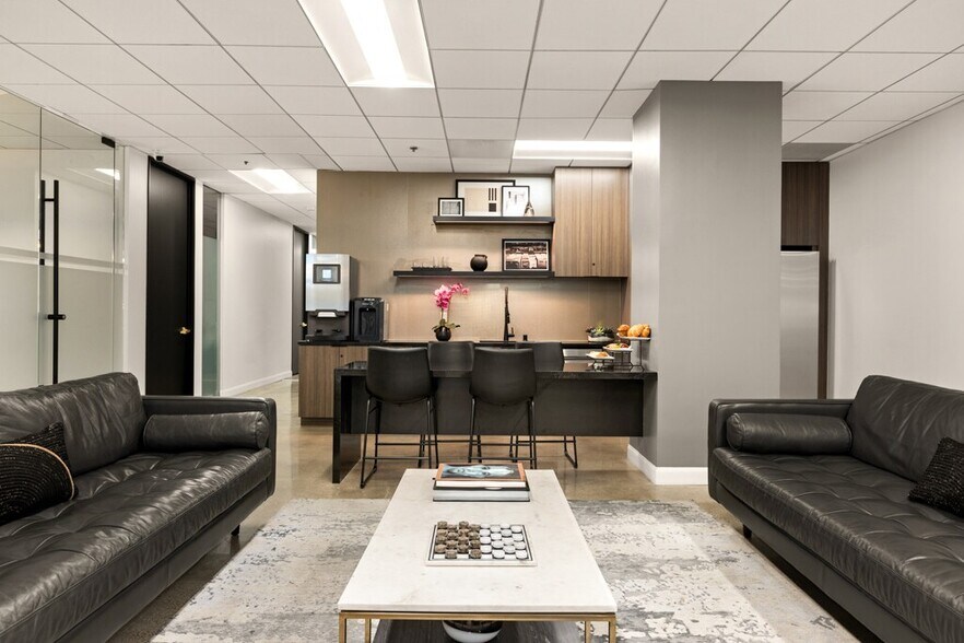 More Photos Of 10940 Wilshire Blvd, Los Angeles Coworking Space