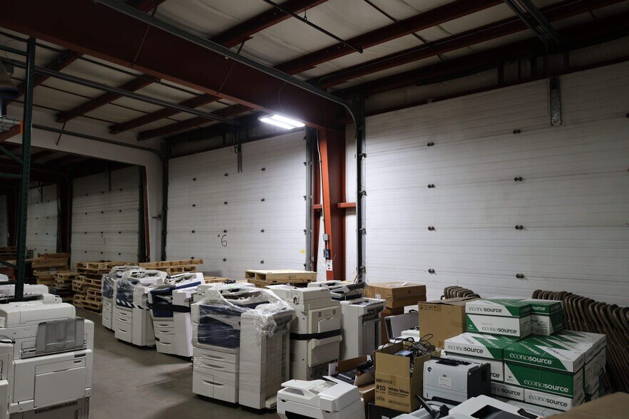 More Photos Of 6800 Northern Blvd, East Syracuse Truck Terminal For Sale