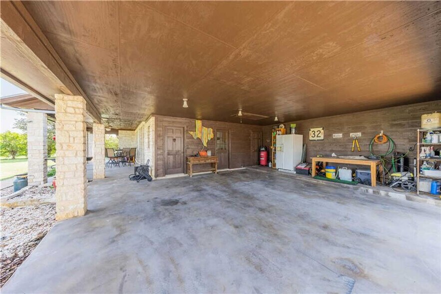 More Photos Of 101 Oakwood Trl, Cedar Park Light Distribution For Lease