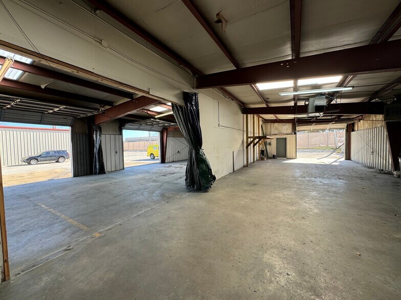 More Photos Of 10826 E Newton Pl, Tulsa Service For Lease