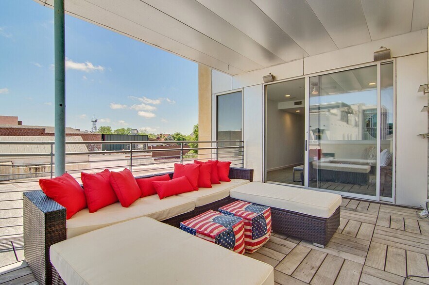 More Photos Of 487 King St, Charleston Loft Creative Space For Sale