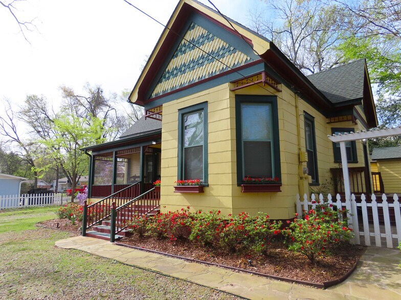 More Photos Of 1923 S Beckham Ave, Tyler Office Residential For Lease