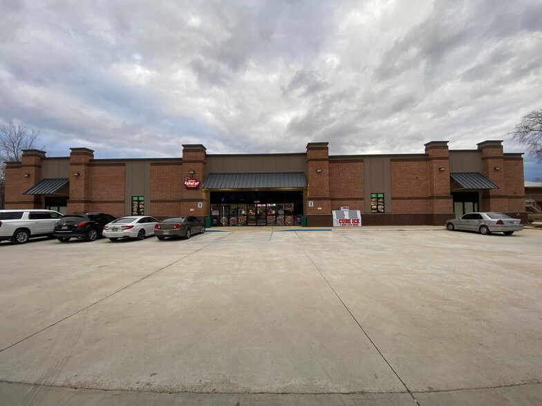 Primary Photo Of 1228 W Main St, Tupelo Convenience Store For Lease