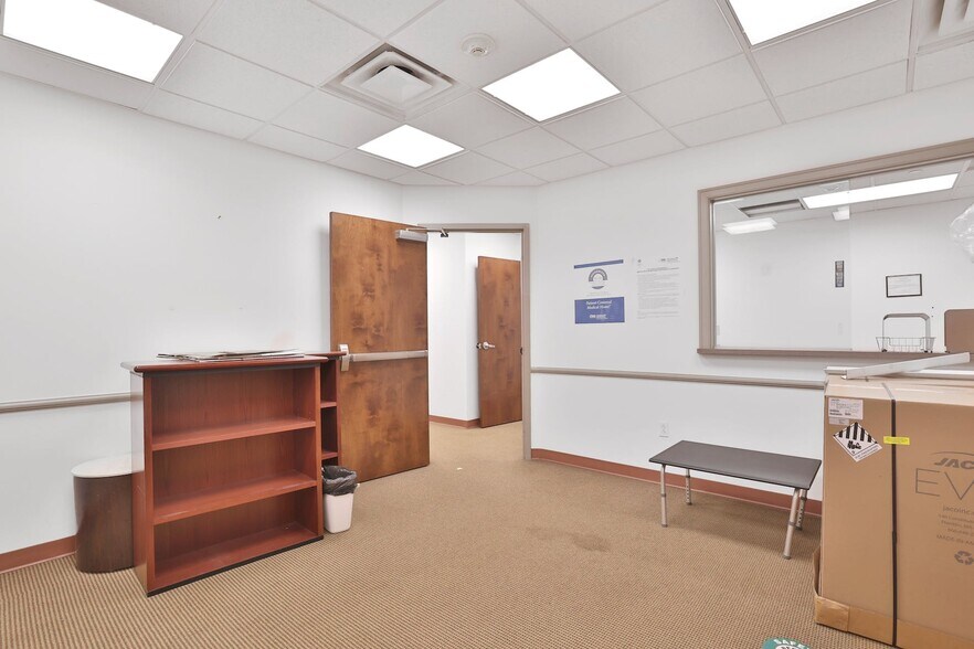 More Photos Of 249-285 Lafayette Ave, Suffern Hospital For Lease