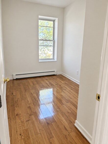 More Photos Of 492 Snediker Ave, Brooklyn Apartments For Sale