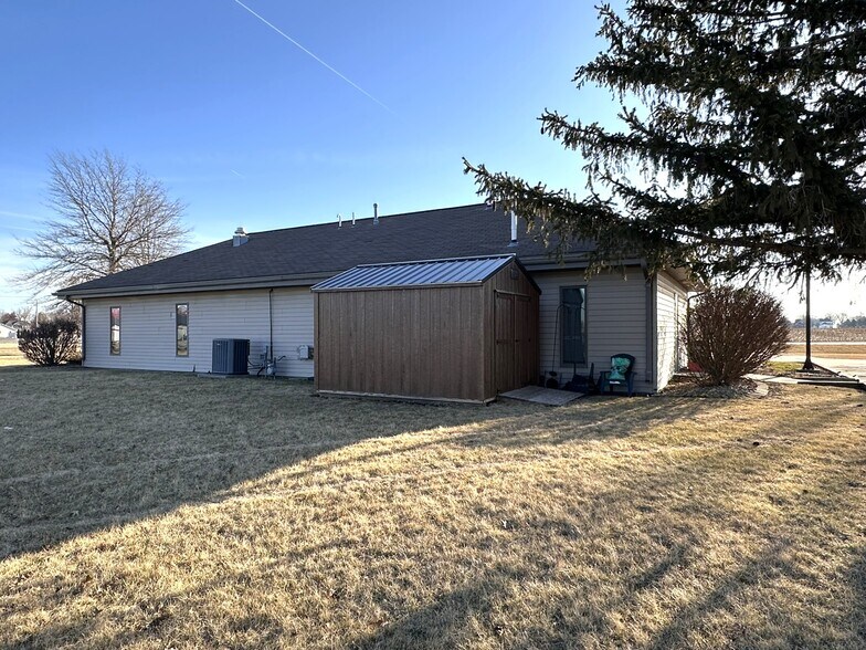 More Photos Of 220 SW 5th St, Woodhull Medical For Sale