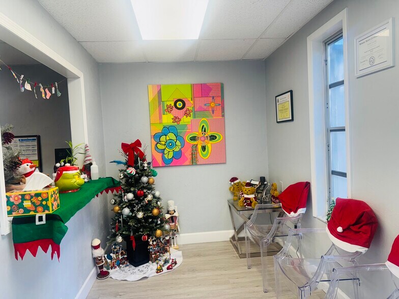 More Photos Of 4509 Bee Ridge Rd, Sarasota Medical For Sale