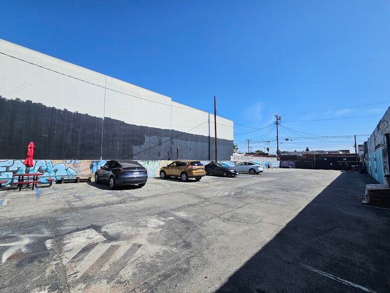 More Photos Of 154 W 23rd St, Los Angeles Warehouse For Sale