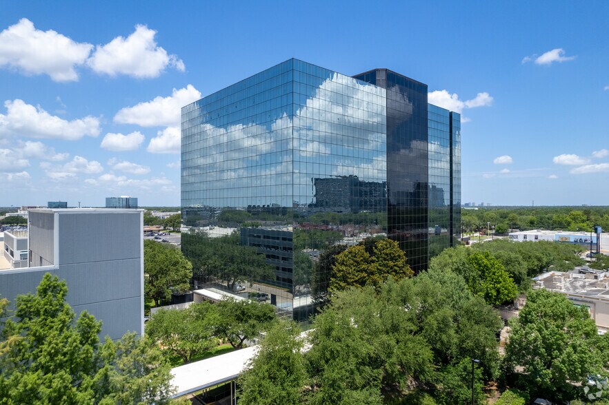 More Photos Of 10777 Westheimer Rd, Houston Office For Sale
