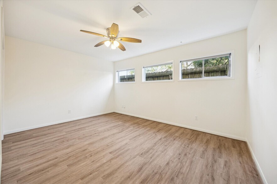 More Photos Of 1011 W 10th St, Houston Apartments For Sale