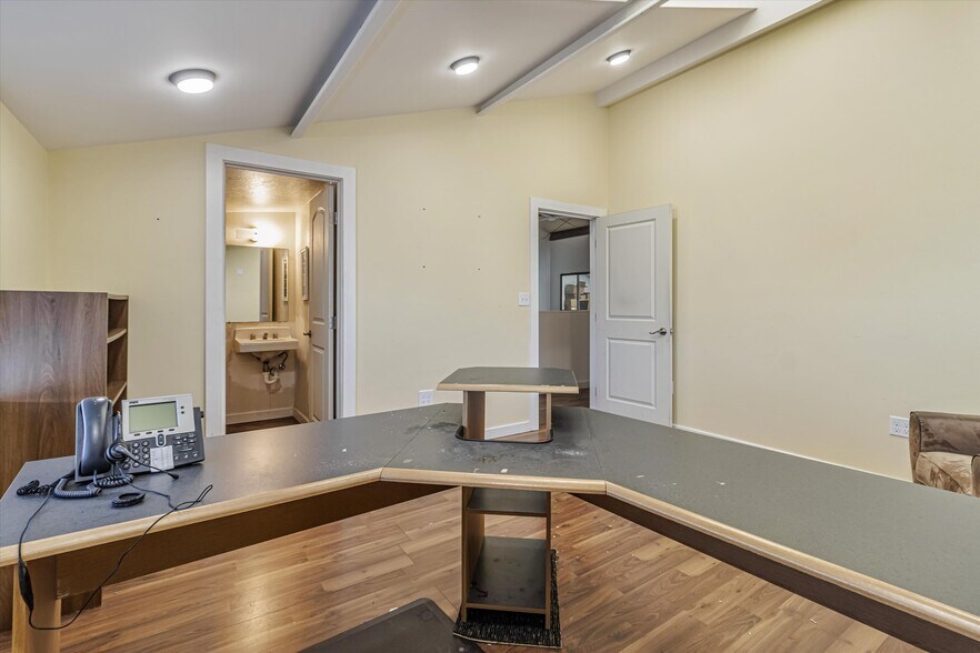 More Photos Of 1356 S 50th St, Richmond Warehouse For Sale