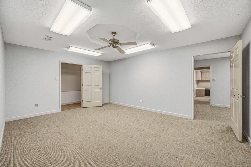 More Photos Of 240 W Green St, Stephenville Office For Sale