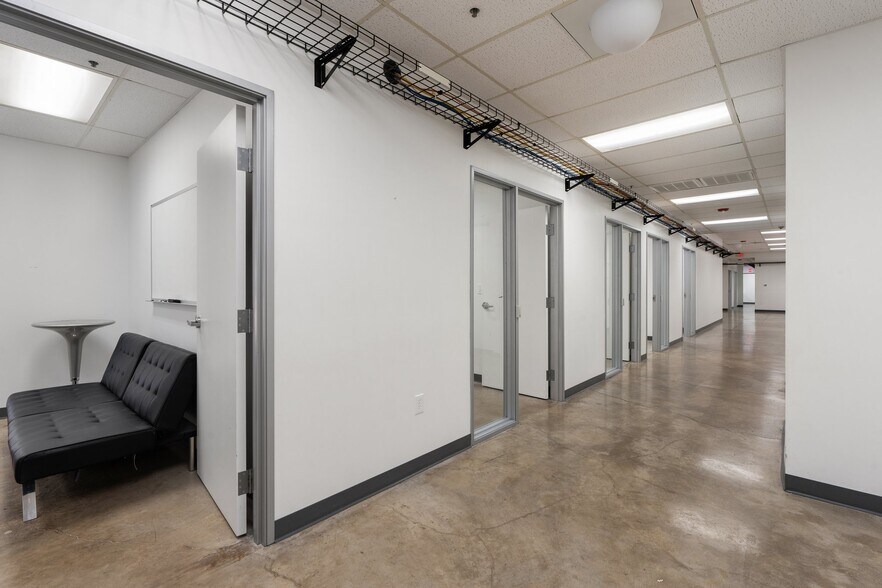 More Photos Of 13702 Gamma Rd, Dallas Light Manufacturing For Sale