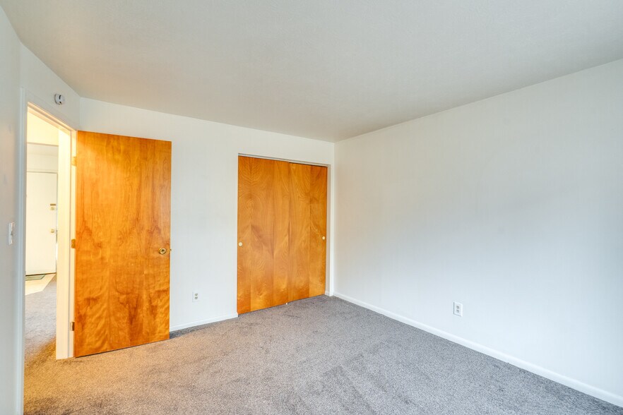 More Photos Of 2615 Ellet Ave, Akron Apartments For Sale