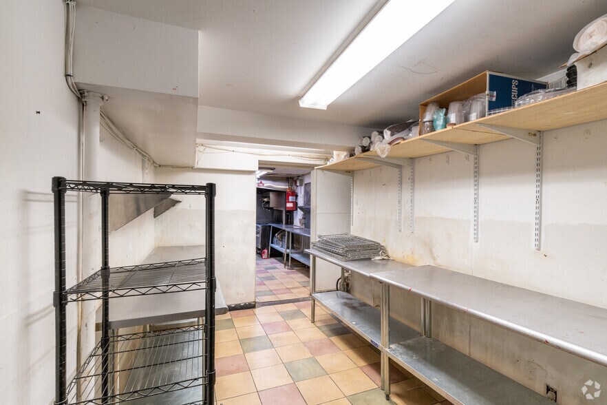 More Photos Of 1435 1st Ave, New York Apartments For Lease