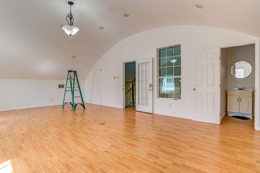 More Photos Of 1319 March Rd, San Antonio Loft Creative Space For Lease