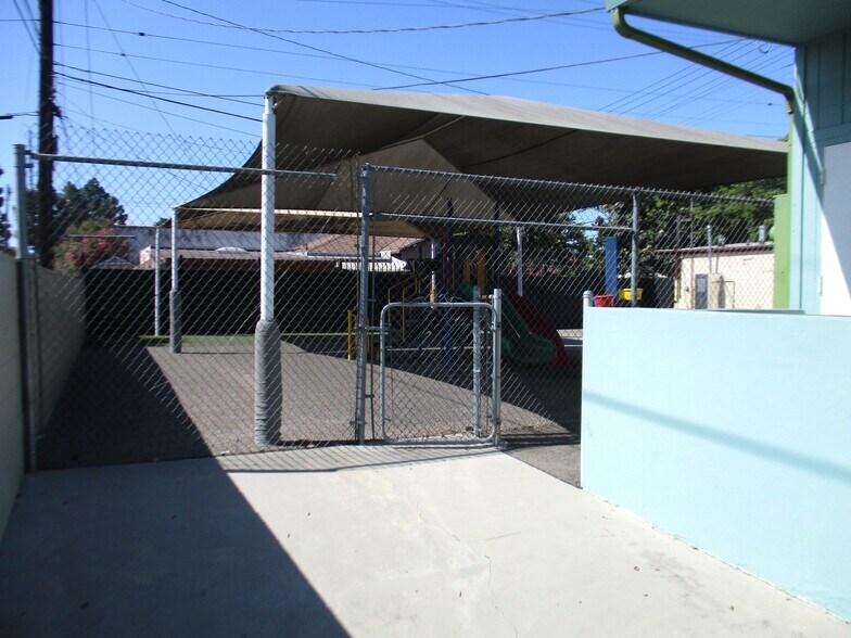 More Photos Of 9900-9904 S Central Ave, Los Angeles Schools For Lease