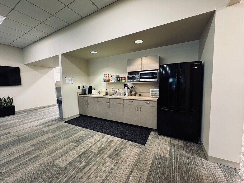 More Photos Of 4775 Campus Dr, Kalamazoo Office For Sale