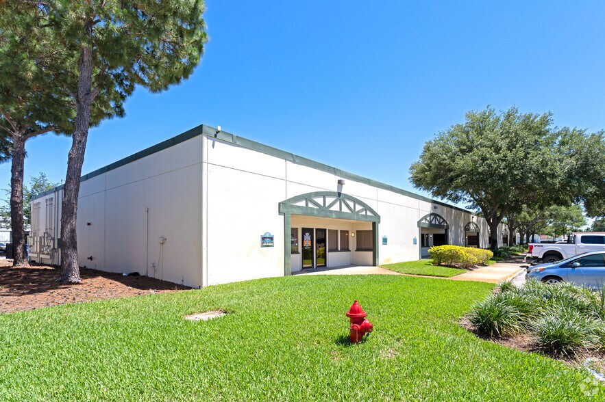 More Photos Of 6203 Johns Rd, Tampa Unknown For Lease