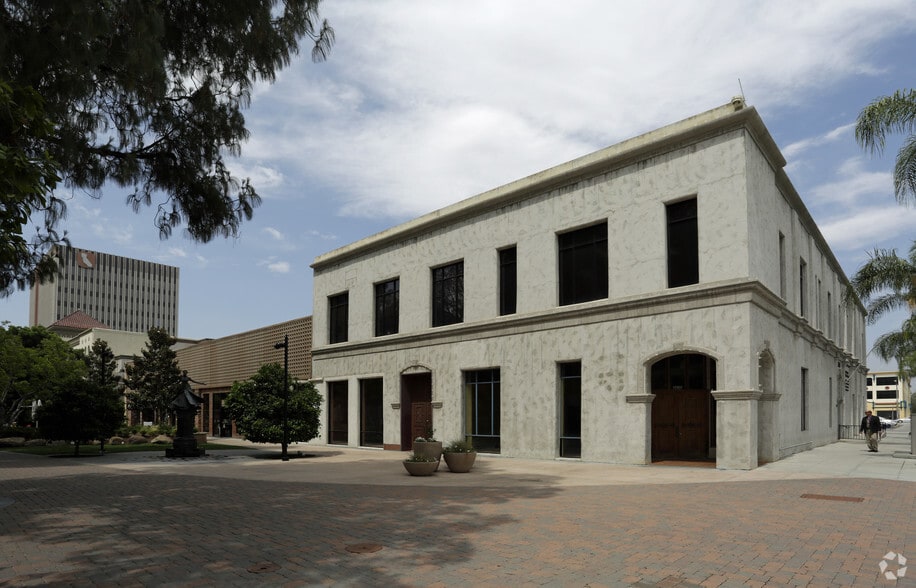 More Photos Of 3615 Main St, Riverside Storefront Retail Office For Lease
