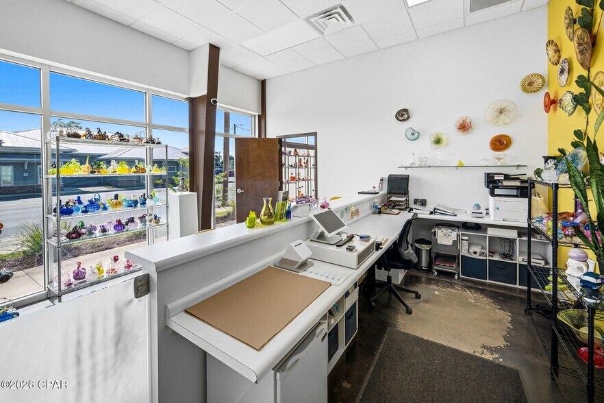 More Photos Of 1331 Harrison Ave, Panama City Showroom For Sale