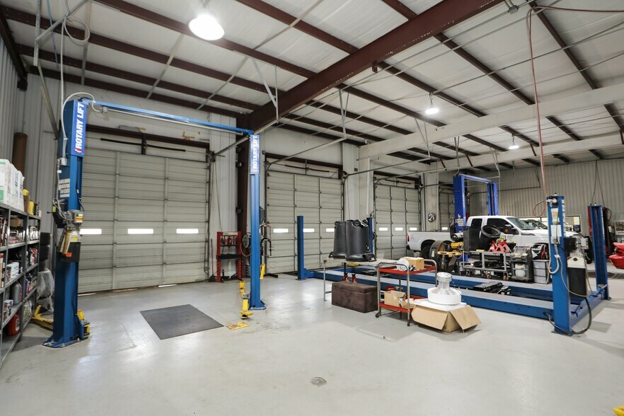 More Photos Of 17711 Old Louetta Rd, Houston Auto Repair For Lease