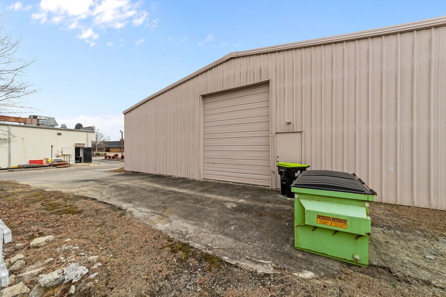 More Photos Of 1840 S Madison St, Whiteville Freestanding For Lease