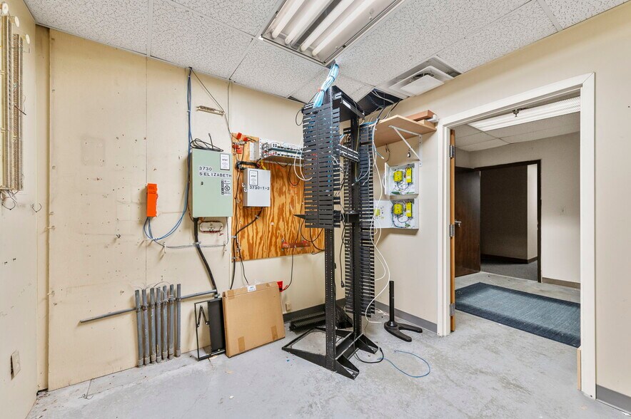 More Photos Of 3730 S Elizabeth St, Independence Medical For Lease