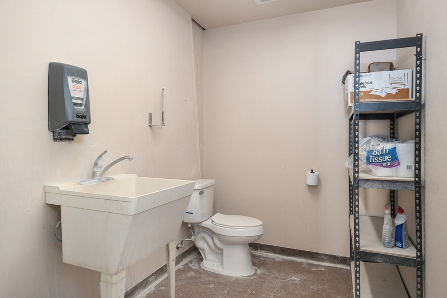 More Photos Of 741 Paso Robles St, Paso Robles Warehouse For Lease