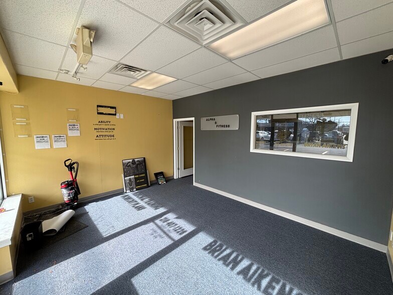 More Photos Of 5867-5873 Mayfield Rd, Mayfield Heights Storefront Retail Office For Lease