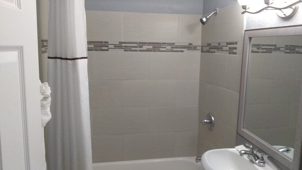 More Photos Of 904 W Main St, Quartzsite Hotel For Sale