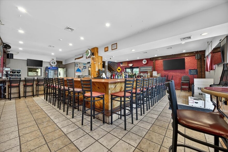 More Photos Of 650-654 S Main St, Wilkes-Barre Bar For Sale