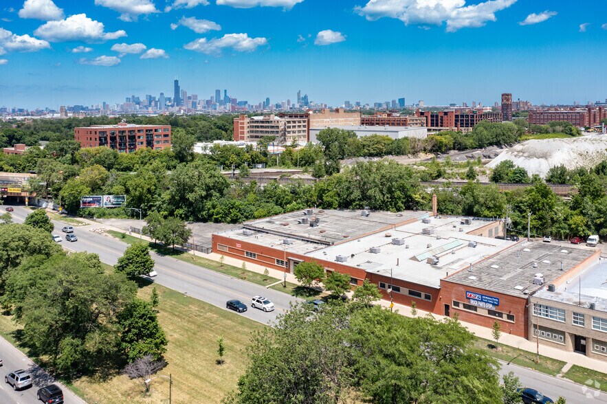 More Photos Of 4025-4039 S Western Blvd, Chicago Warehouse For Sale