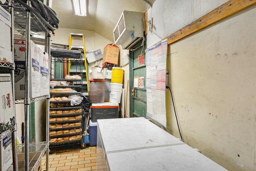 More Photos Of 142 N Mountain Ave, Ontario Restaurant For Sale