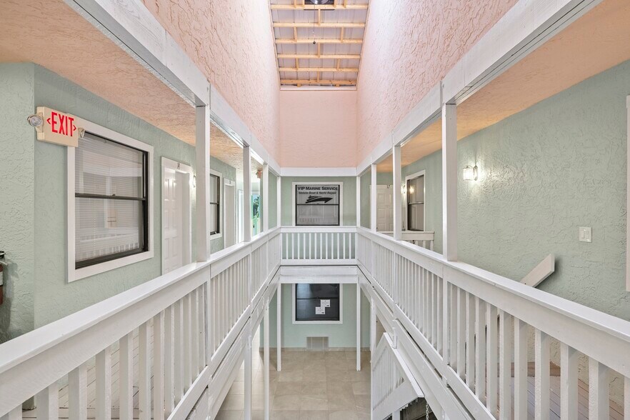 More Photos Of 3444 Marinatown Ln, North Fort Myers Office For Lease