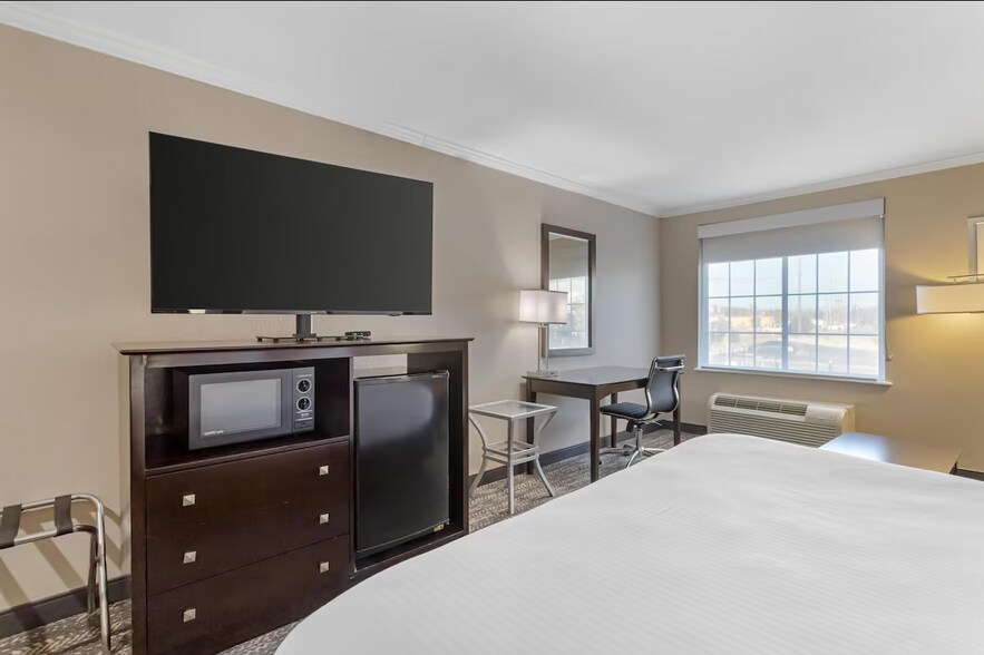 More Photos Of 5131 University Pky, Natchitoches Hotel For Sale